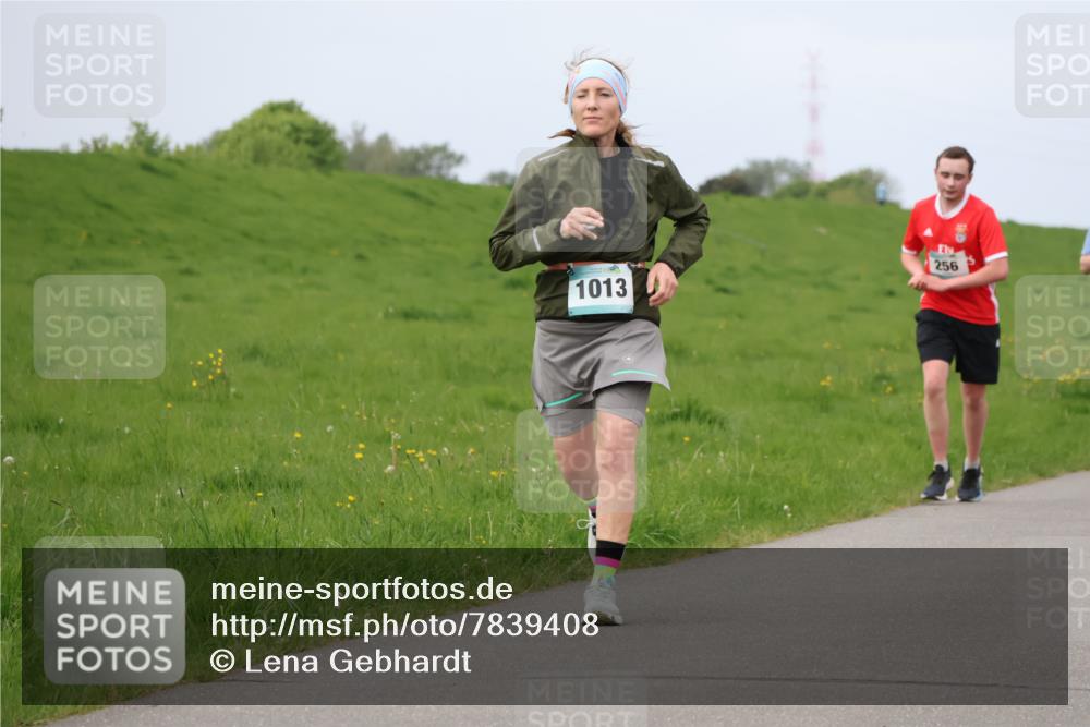 04.05.2025 - 8. Wedeler Halbmarathon Lena Gebhardt http://msf.ph/oto/7839408 04.05.2025 11:43:38 Laufen 1013, 256 meine-sportfotos.de
