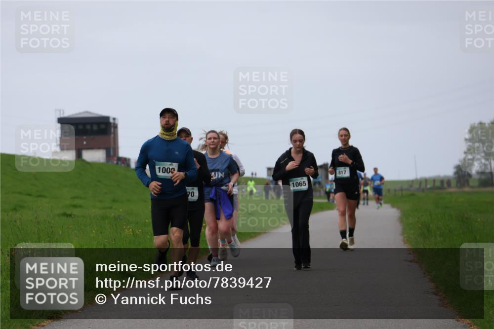 04.05.2025 - 8. Wedeler Halbmarathon Yannick Fuchs http://msf.ph/oto/7839427 04.05.2025 11:25:49 Laufen 1009, 70, 1065, 8171 meine-sportfotos.de