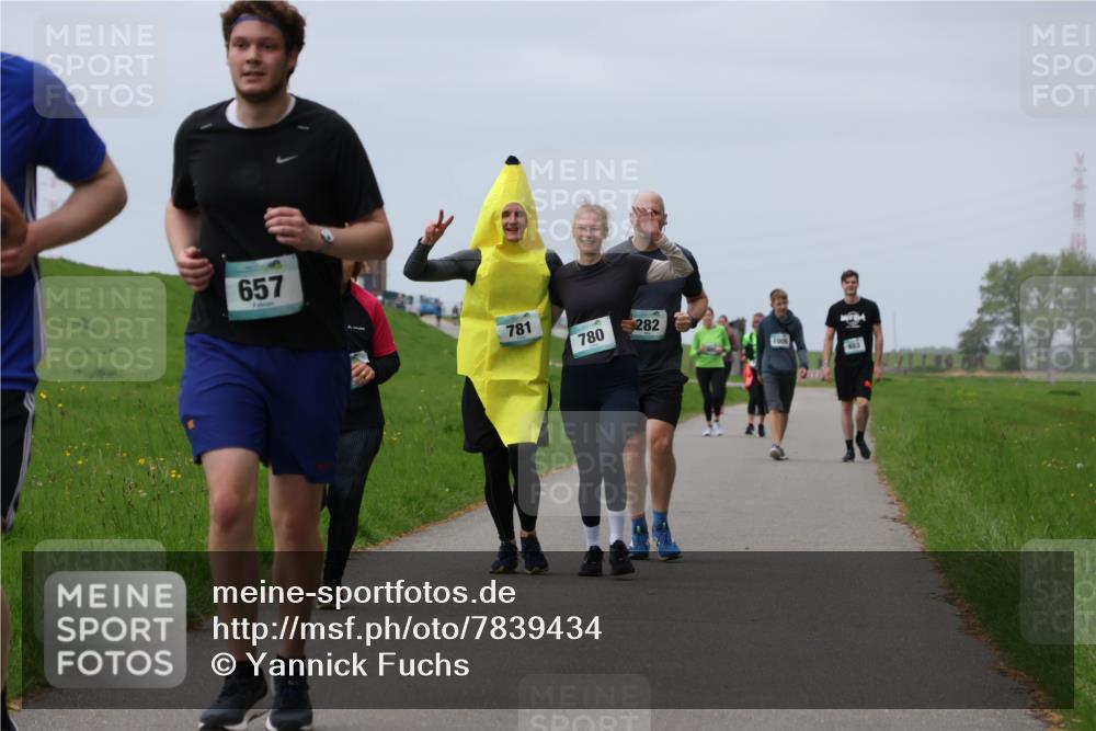 04.05.2025 - 8. Wedeler Halbmarathon Yannick Fuchs http://msf.ph/oto/7839434 04.05.2025 12:04:36 Laufen 657, 781, 780, 282, 4 meine-sportfotos.de