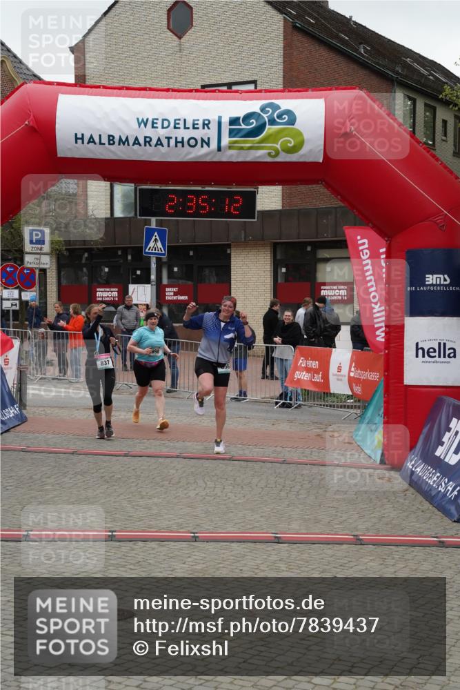04.05.2025 - 8. Wedeler Halbmarathon Felixshl http://msf.ph/oto/7839437 04.05.2025 12:35:10 Ziel 698, 856 meine-sportfotos.de