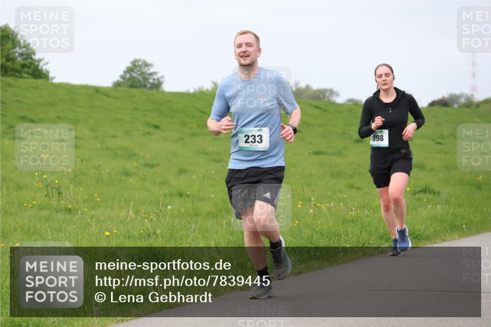04.05.2025 - 8. Wedeler Halbmarathon Lena Gebhardt http://msf.ph/oto/7839445 04.05.2025 11:43:45 Laufen 233, 398 meine-sportfotos.de