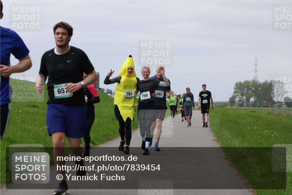 04.05.2025 - 8. Wedeler Halbmarathon Yannick Fuchs http://msf.ph/oto/7839454 04.05.2025 12:04:36 Laufen 657, 781, 780, 282, 1005, 683 meine-sportfotos.de