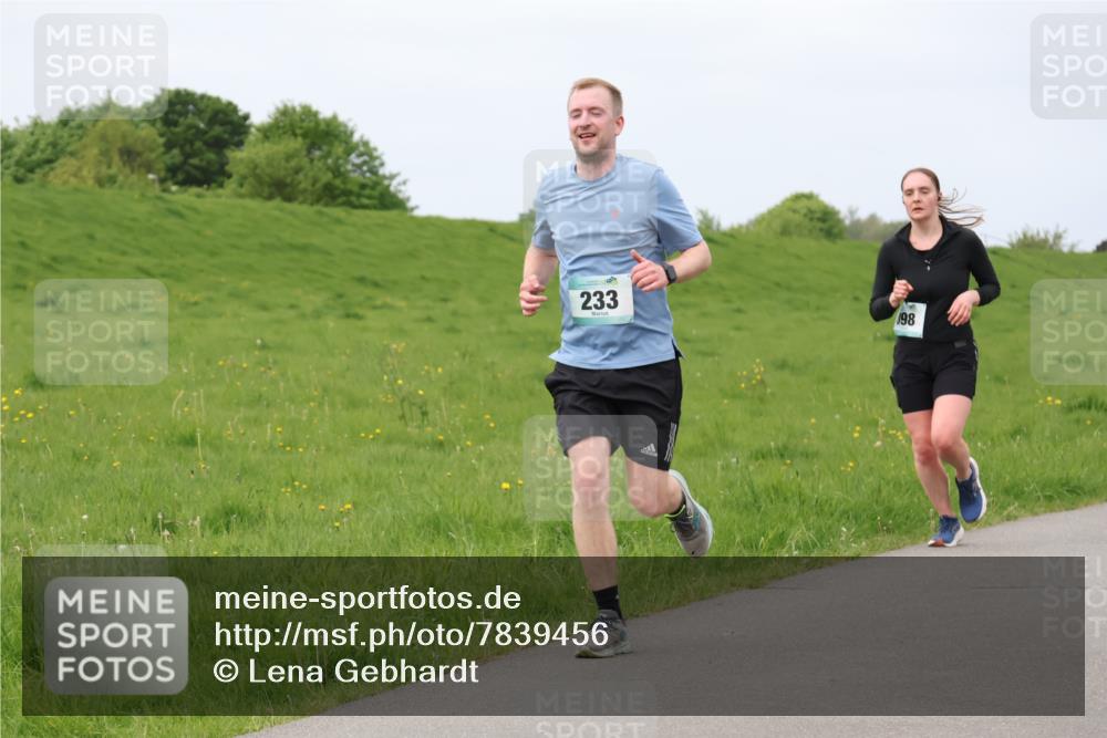 04.05.2025 - 8. Wedeler Halbmarathon Lena Gebhardt http://msf.ph/oto/7839456 04.05.2025 11:43:45 Laufen 233, 198 meine-sportfotos.de