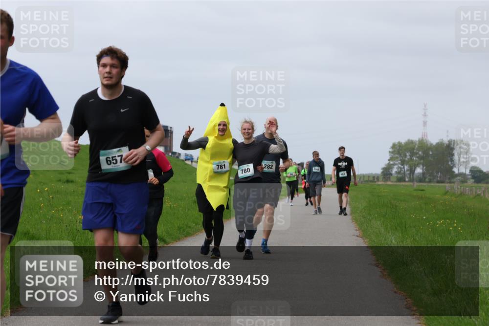 04.05.2025 - 8. Wedeler Halbmarathon Yannick Fuchs http://msf.ph/oto/7839459 04.05.2025 12:04:36 Laufen 657, 781, 780, 282, 1005, 683 meine-sportfotos.de