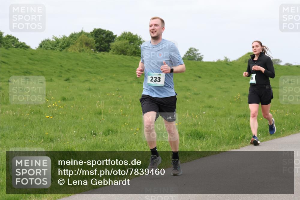 04.05.2025 - 8. Wedeler Halbmarathon Lena Gebhardt http://msf.ph/oto/7839460 04.05.2025 11:43:46 Laufen 233, 98 meine-sportfotos.de