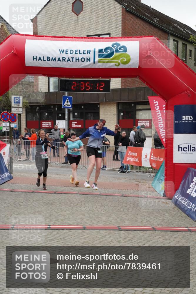 04.05.2025 - 8. Wedeler Halbmarathon Felixshl http://msf.ph/oto/7839461 04.05.2025 12:35:10 Ziel 698, 856 meine-sportfotos.de