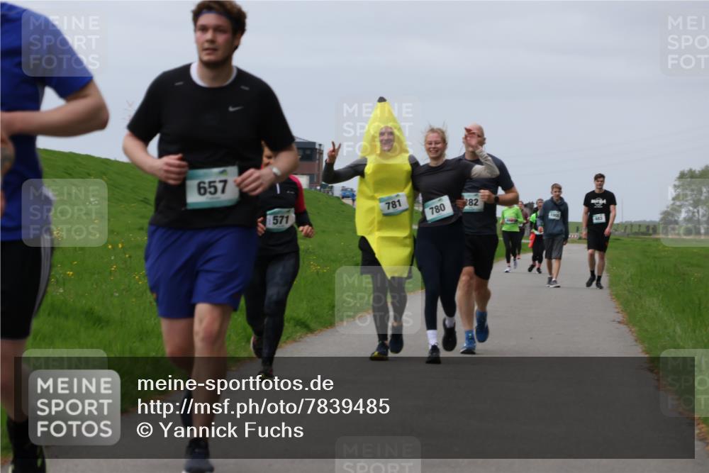 04.05.2025 - 8. Wedeler Halbmarathon Yannick Fuchs http://msf.ph/oto/7839485 04.05.2025 12:04:36 Laufen 657, 571, 781, 780, 282, 683 meine-sportfotos.de