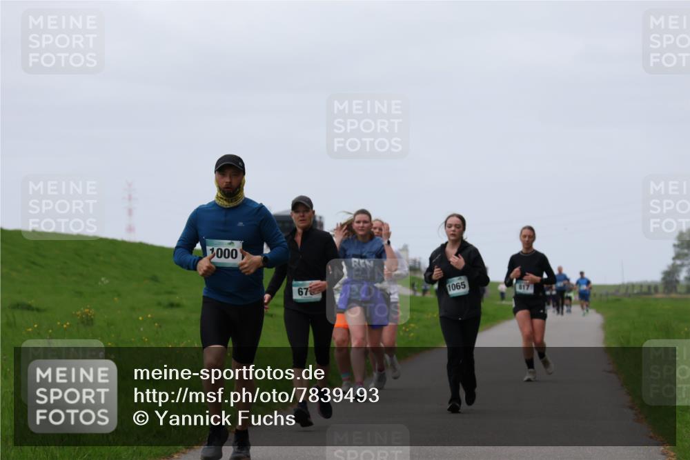 04.05.2025 - 8. Wedeler Halbmarathon Yannick Fuchs http://msf.ph/oto/7839493 04.05.2025 11:25:52 Laufen 000, 67, 1065, 817 meine-sportfotos.de