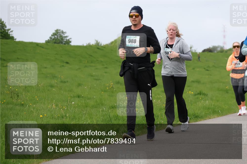 04.05.2025 - 8. Wedeler Halbmarathon Lena Gebhardt http://msf.ph/oto/7839494 04.05.2025 11:43:53 Laufen 988, 987, 159 meine-sportfotos.de