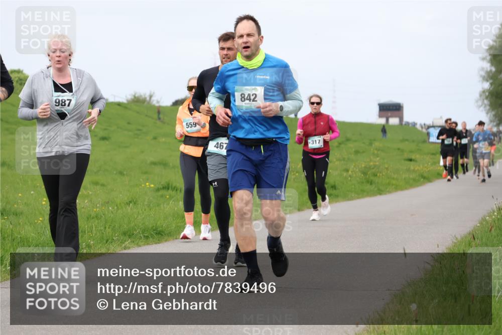 04.05.2025 - 8. Wedeler Halbmarathon Lena Gebhardt http://msf.ph/oto/7839496 04.05.2025 11:43:55 Laufen 987, 559, 467, 842, 317 meine-sportfotos.de