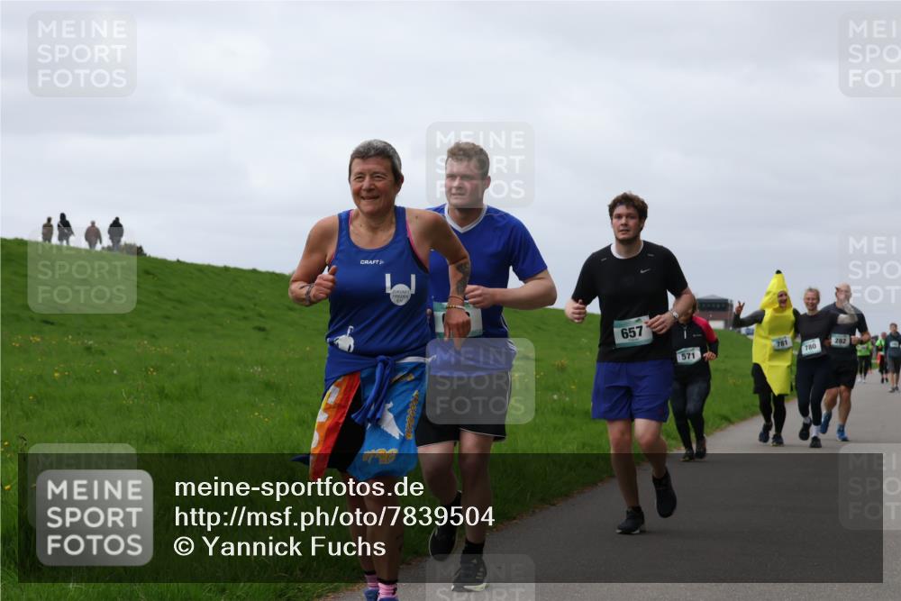 04.05.2025 - 8. Wedeler Halbmarathon Yannick Fuchs http://msf.ph/oto/7839504 04.05.2025 12:04:37 Laufen 657, 781, 571, 282, 780 meine-sportfotos.de