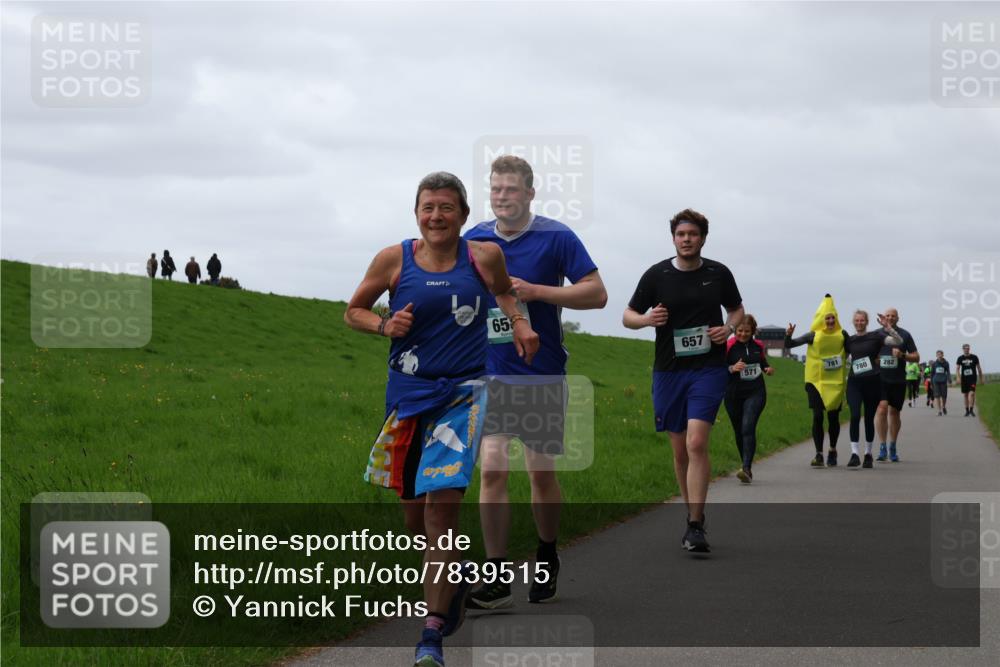 04.05.2025 - 8. Wedeler Halbmarathon Yannick Fuchs http://msf.ph/oto/7839515 04.05.2025 12:04:37 Laufen 65, 657, 571, 781, 780, 282 meine-sportfotos.de