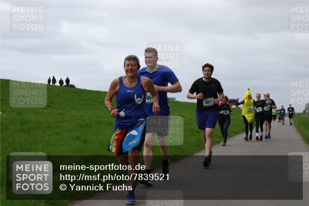 04.05.2025 - 8. Wedeler Halbmarathon Yannick Fuchs http://msf.ph/oto/7839521 04.05.2025 12:04:37 Laufen 65, 657, 571, 781, 780 meine-sportfotos.de