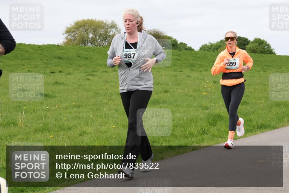 04.05.2025 - 8. Wedeler Halbmarathon Lena Gebhardt http://msf.ph/oto/7839522 04.05.2025 11:44:00 Laufen 987, 559 meine-sportfotos.de