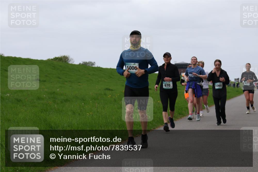 04.05.2025 - 8. Wedeler Halbmarathon Yannick Fuchs http://msf.ph/oto/7839537 04.05.2025 11:25:54 Laufen 1000, 670, 1065, 817 meine-sportfotos.de