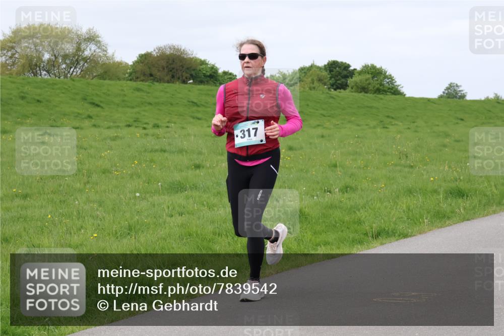 04.05.2025 - 8. Wedeler Halbmarathon Lena Gebhardt http://msf.ph/oto/7839542 04.05.2025 11:44:03 Laufen 317 meine-sportfotos.de