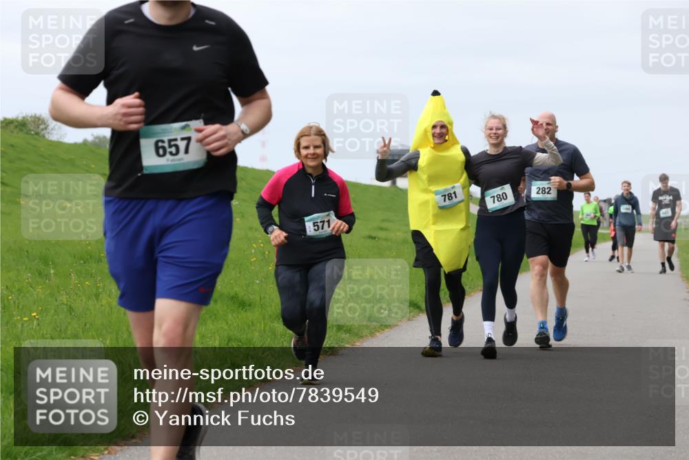 04.05.2025 - 8. Wedeler Halbmarathon Yannick Fuchs http://msf.ph/oto/7839549 04.05.2025 12:04:38 Laufen 657, 571, 781, 780, 282 meine-sportfotos.de