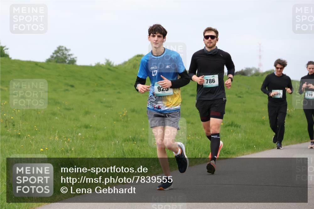 04.05.2025 - 8. Wedeler Halbmarathon Lena Gebhardt http://msf.ph/oto/7839555 04.05.2025 11:44:12 Laufen 47, 925, 786, 20, 719 meine-sportfotos.de