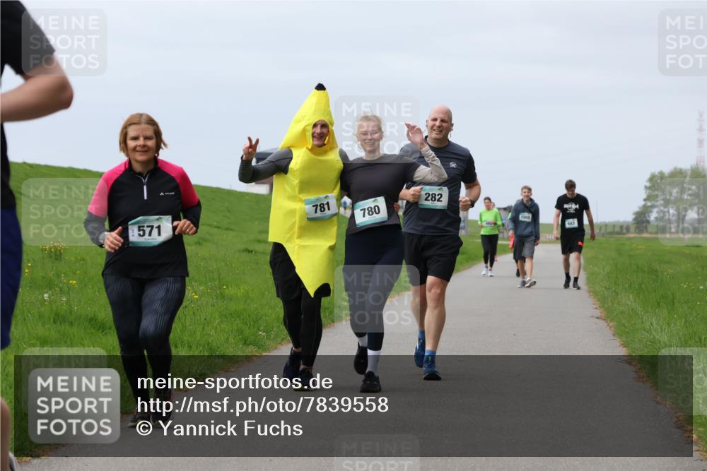 04.05.2025 - 8. Wedeler Halbmarathon Yannick Fuchs http://msf.ph/oto/7839558 04.05.2025 12:04:38 Laufen 571, 781, 780, 282, 1005 meine-sportfotos.de