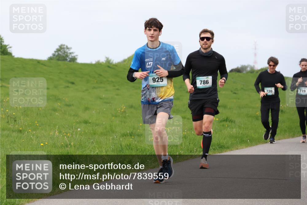 04.05.2025 - 8. Wedeler Halbmarathon Lena Gebhardt http://msf.ph/oto/7839559 04.05.2025 11:44:12 Laufen 47, 925, 786, 720, 719 meine-sportfotos.de
