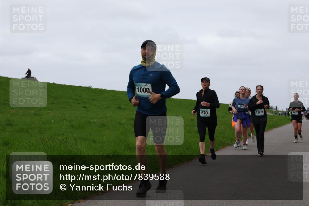 04.05.2025 - 8. Wedeler Halbmarathon Yannick Fuchs http://msf.ph/oto/7839588 04.05.2025 11:25:55 Laufen 1000, 670, 1065, 817 meine-sportfotos.de
