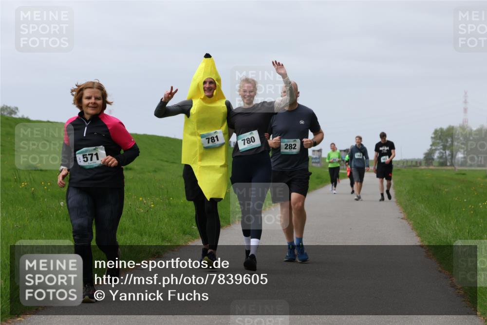 04.05.2025 - 8. Wedeler Halbmarathon Yannick Fuchs http://msf.ph/oto/7839605 04.05.2025 12:04:39 Laufen 571, 781, 780, 282 meine-sportfotos.de