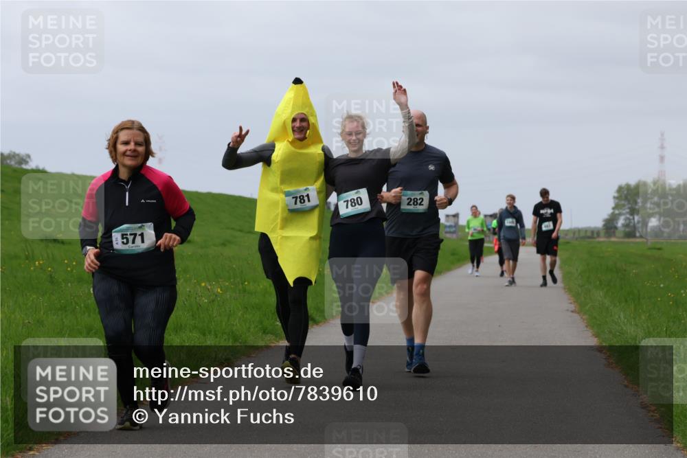 04.05.2025 - 8. Wedeler Halbmarathon Yannick Fuchs http://msf.ph/oto/7839610 04.05.2025 12:04:39 Laufen 571, 781, 780, 282 meine-sportfotos.de