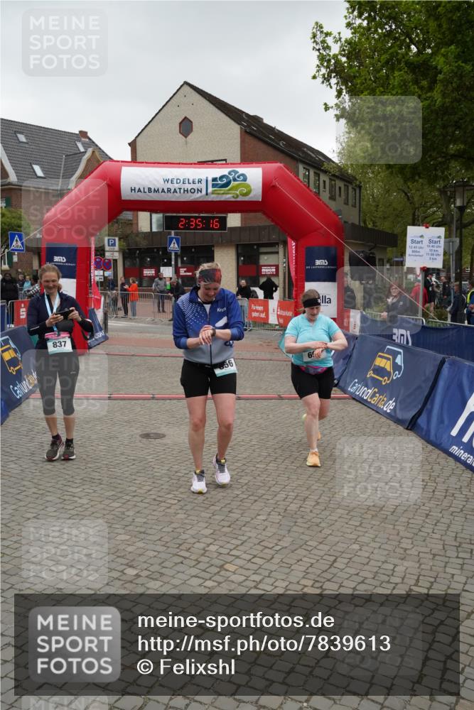 04.05.2025 - 8. Wedeler Halbmarathon Felixshl http://msf.ph/oto/7839613 04.05.2025 12:35:14 Ziel 698, 856 meine-sportfotos.de