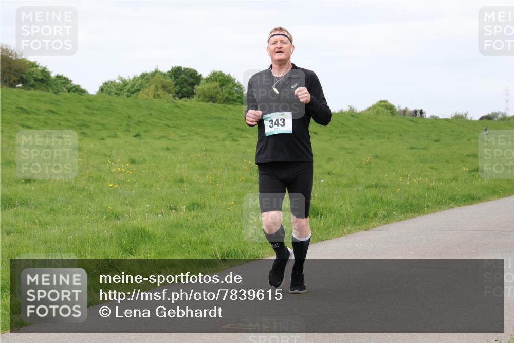 04.05.2025 - 8. Wedeler Halbmarathon Lena Gebhardt http://msf.ph/oto/7839615 04.05.2025 11:44:22 Laufen 343 meine-sportfotos.de