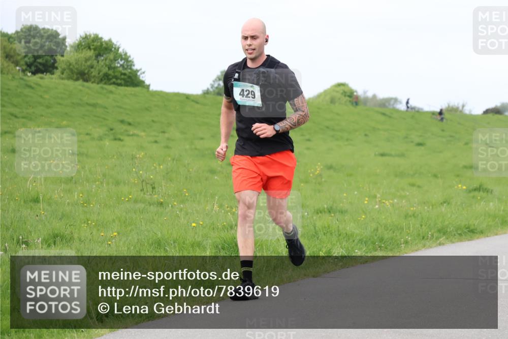 04.05.2025 - 8. Wedeler Halbmarathon Lena Gebhardt http://msf.ph/oto/7839619 04.05.2025 11:44:28 Laufen 429 meine-sportfotos.de