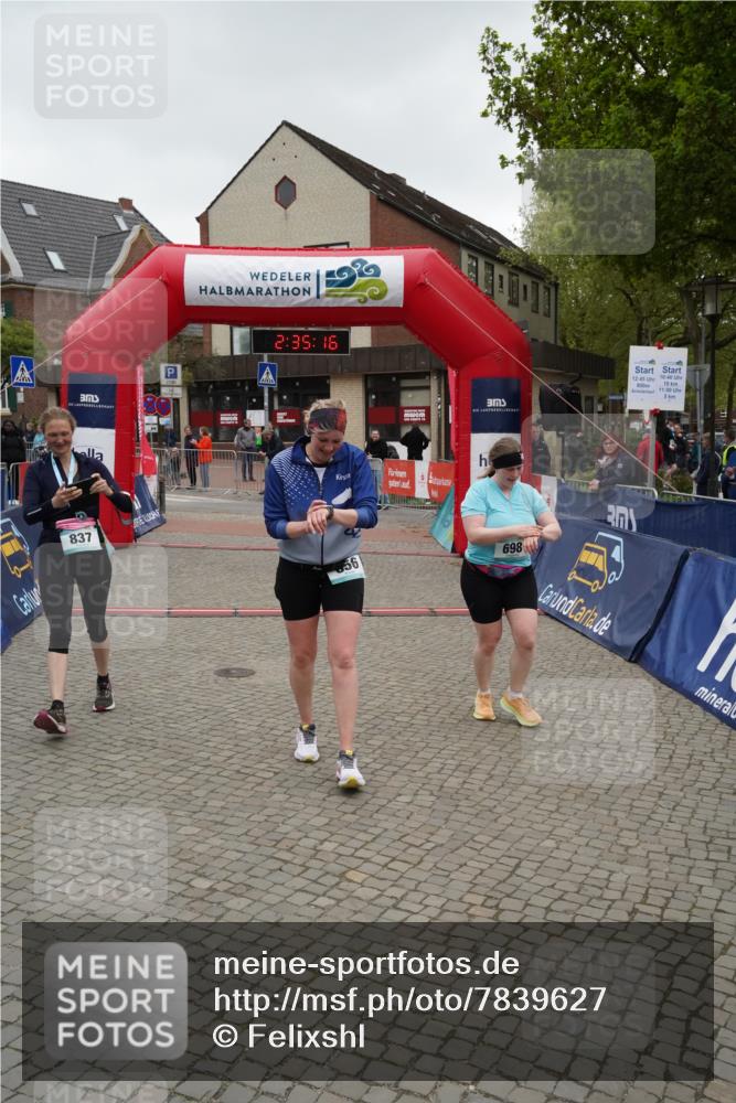 04.05.2025 - 8. Wedeler Halbmarathon Felixshl http://msf.ph/oto/7839627 04.05.2025 12:35:14 Ziel 698, 856 meine-sportfotos.de