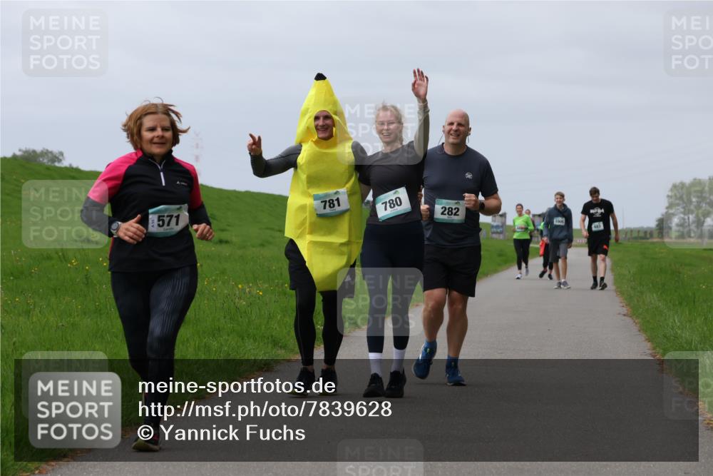 04.05.2025 - 8. Wedeler Halbmarathon Yannick Fuchs http://msf.ph/oto/7839628 04.05.2025 12:04:39 Laufen 571, 781, 780, 282, 320, 1005 meine-sportfotos.de