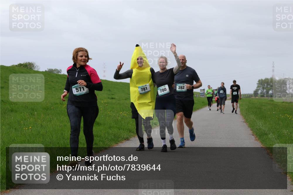 04.05.2025 - 8. Wedeler Halbmarathon Yannick Fuchs http://msf.ph/oto/7839644 04.05.2025 12:04:40 Laufen 571, 781, 780, 282 meine-sportfotos.de