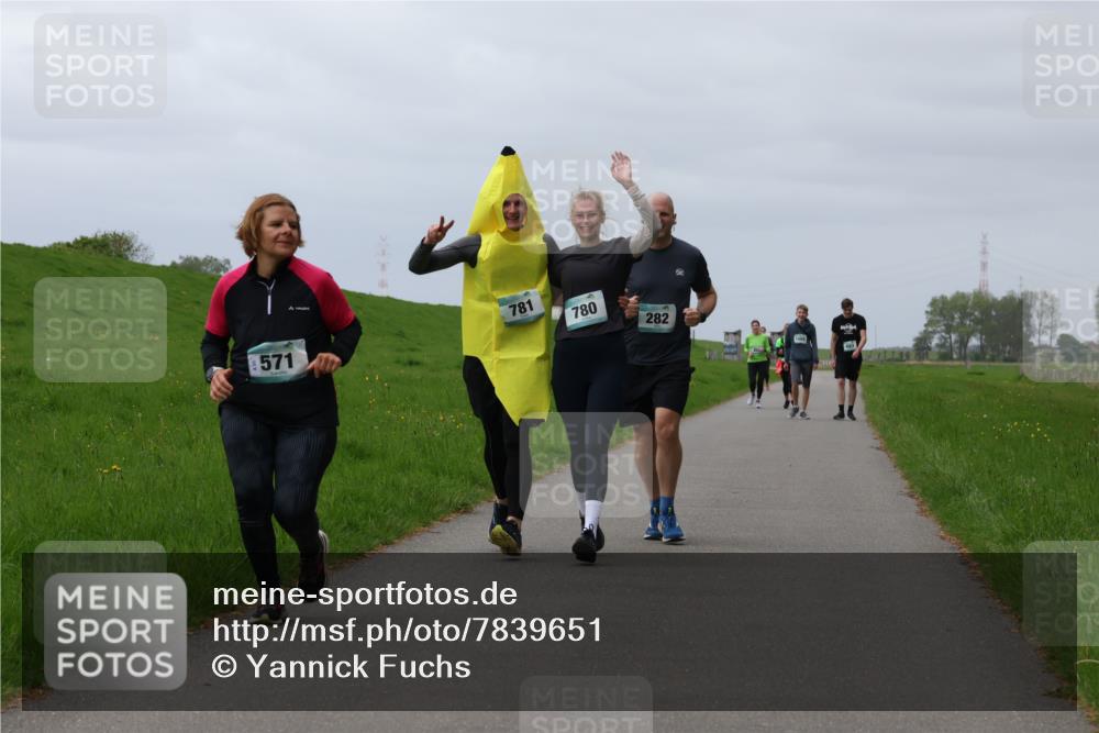 04.05.2025 - 8. Wedeler Halbmarathon Yannick Fuchs http://msf.ph/oto/7839651 04.05.2025 12:04:40 Laufen 571, 781, 780, 282 meine-sportfotos.de