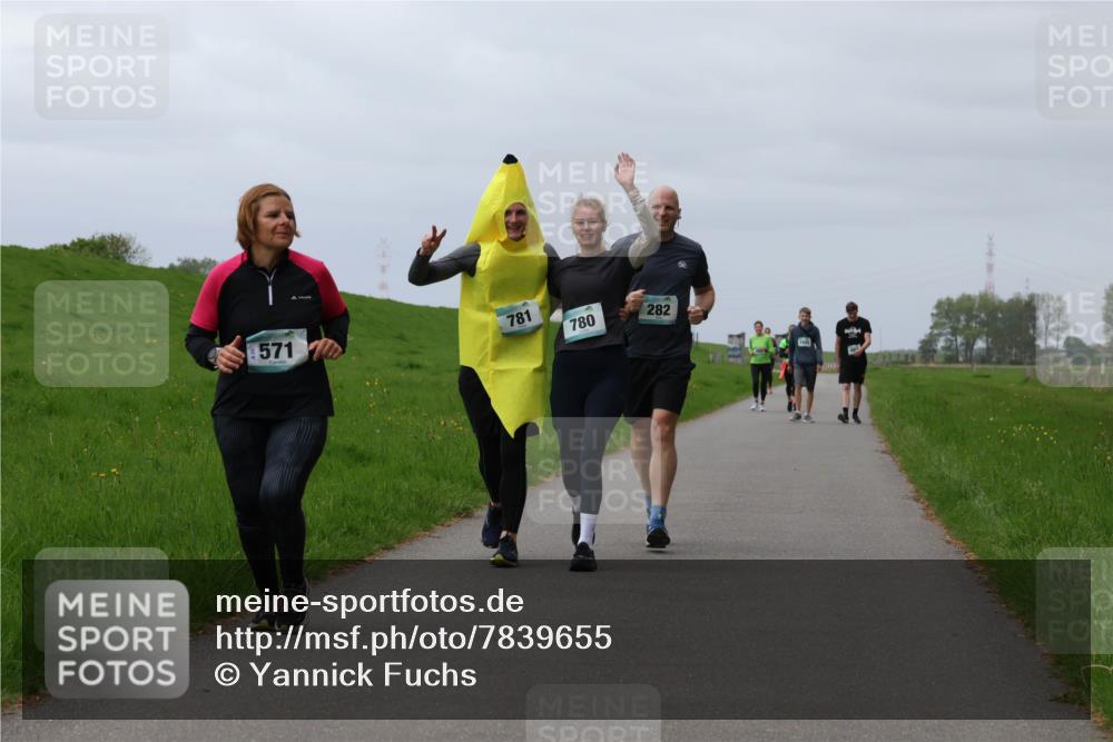 04.05.2025 - 8. Wedeler Halbmarathon Yannick Fuchs http://msf.ph/oto/7839655 04.05.2025 12:04:40 Laufen 571, 781, 780, 282 meine-sportfotos.de