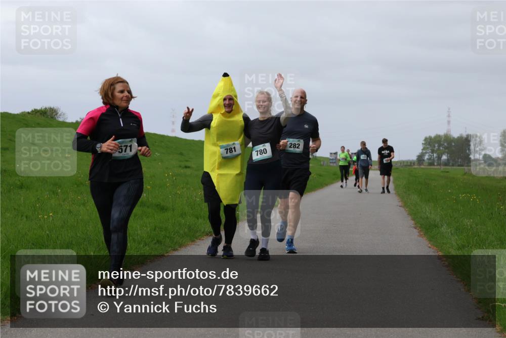 04.05.2025 - 8. Wedeler Halbmarathon Yannick Fuchs http://msf.ph/oto/7839662 04.05.2025 12:04:40 Laufen 571, 781, 780, 282, 1005 meine-sportfotos.de