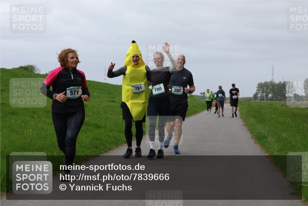 04.05.2025 - 8. Wedeler Halbmarathon Yannick Fuchs http://msf.ph/oto/7839666 04.05.2025 12:04:40 Laufen 571, 781, 780, 282 meine-sportfotos.de