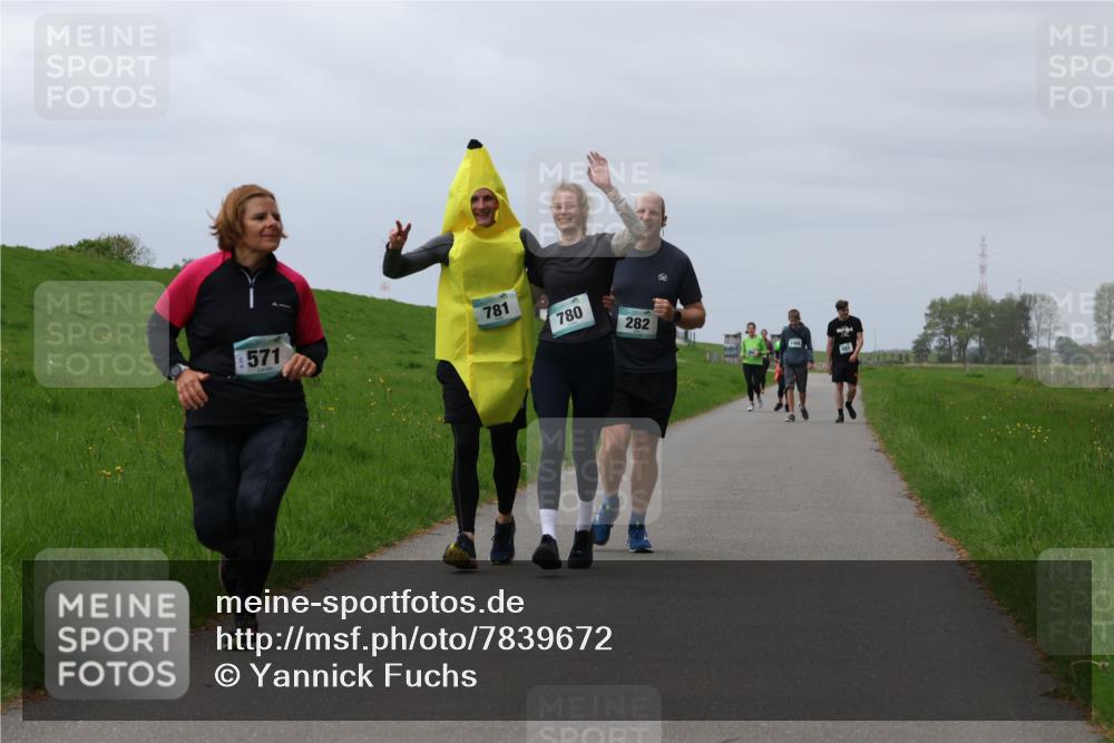 04.05.2025 - 8. Wedeler Halbmarathon Yannick Fuchs http://msf.ph/oto/7839672 04.05.2025 12:04:40 Laufen 571, 781, 780, 282 meine-sportfotos.de
