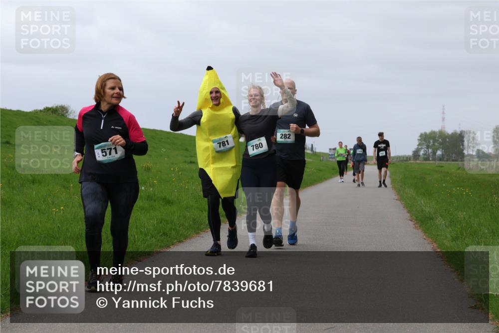 04.05.2025 - 8. Wedeler Halbmarathon Yannick Fuchs http://msf.ph/oto/7839681 04.05.2025 12:04:40 Laufen 571, 781, 282, 780 meine-sportfotos.de