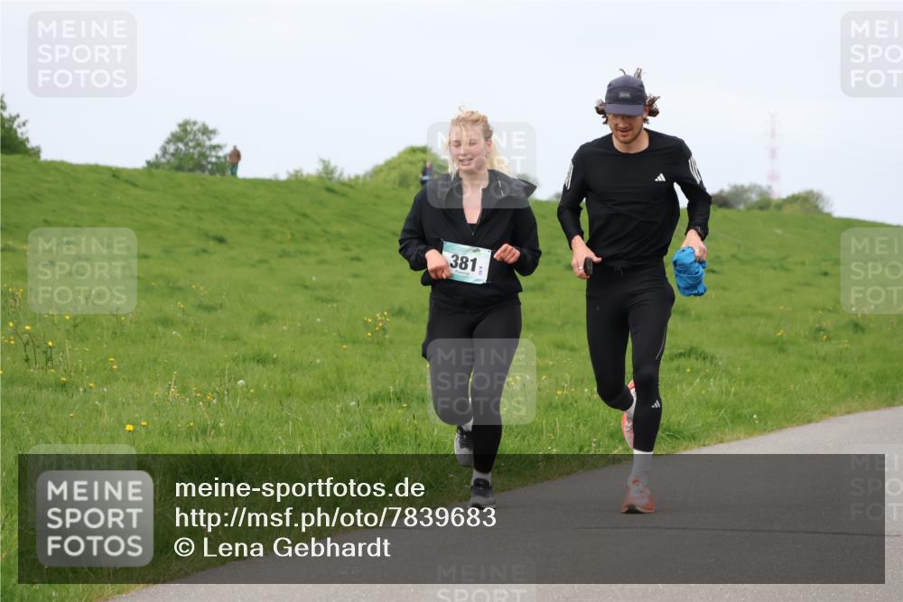 04.05.2025 - 8. Wedeler Halbmarathon Lena Gebhardt http://msf.ph/oto/7839683 04.05.2025 11:45:02 Laufen 381 meine-sportfotos.de