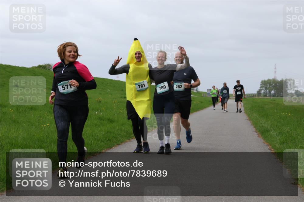 04.05.2025 - 8. Wedeler Halbmarathon Yannick Fuchs http://msf.ph/oto/7839689 04.05.2025 12:04:40 Laufen 571, 781, 780, 282, 500 meine-sportfotos.de