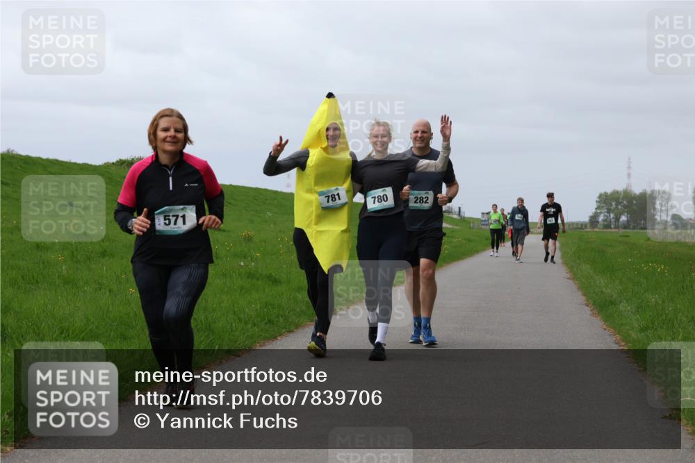 04.05.2025 - 8. Wedeler Halbmarathon Yannick Fuchs http://msf.ph/oto/7839706 04.05.2025 12:04:41 Laufen 571, 781, 780, 282 meine-sportfotos.de