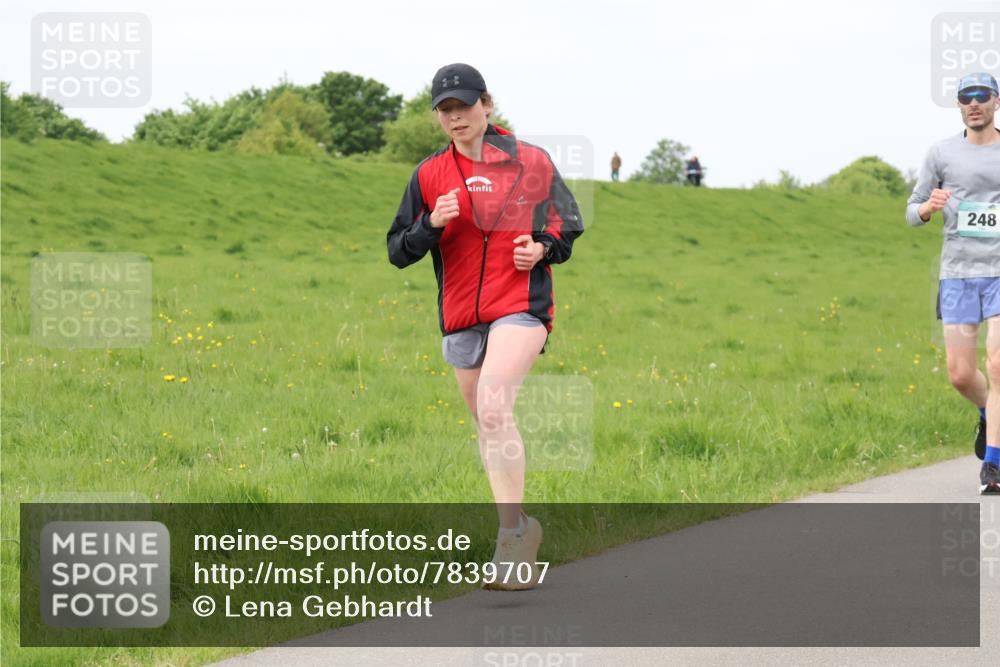 04.05.2025 - 8. Wedeler Halbmarathon Lena Gebhardt http://msf.ph/oto/7839707 04.05.2025 11:45:14 Laufen 248 meine-sportfotos.de