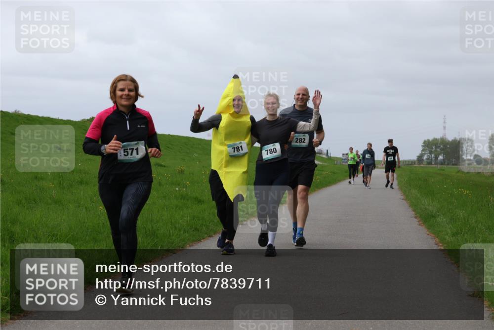 04.05.2025 - 8. Wedeler Halbmarathon Yannick Fuchs http://msf.ph/oto/7839711 04.05.2025 12:04:41 Laufen 69, 571, 781, 282, 780 meine-sportfotos.de