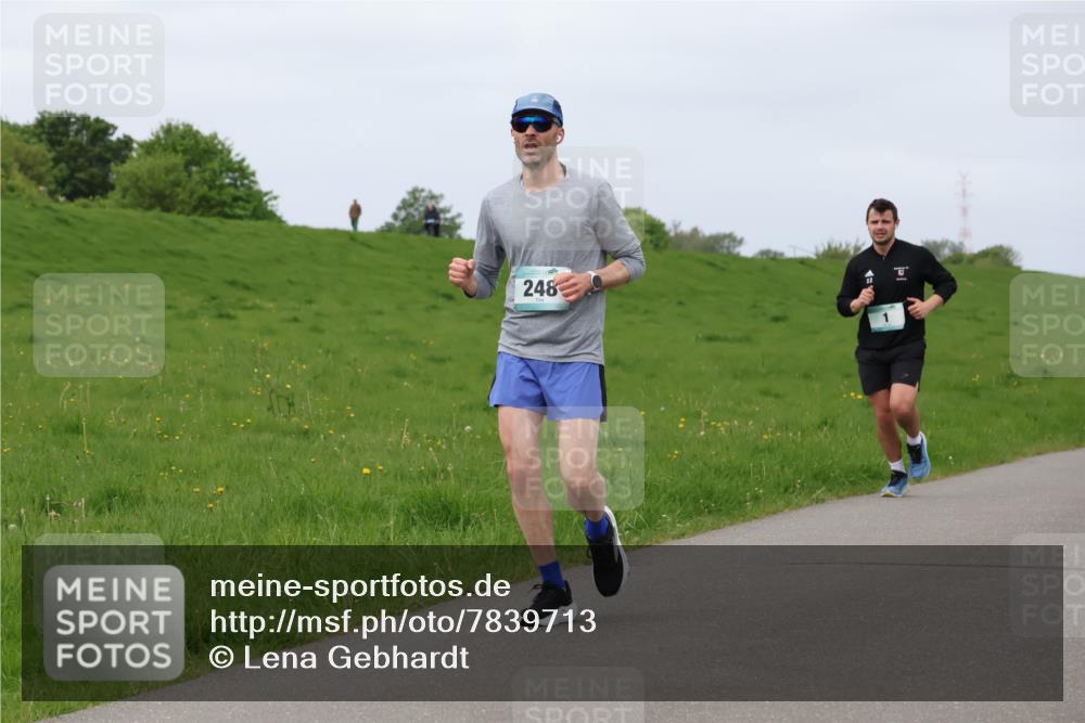 04.05.2025 - 8. Wedeler Halbmarathon Lena Gebhardt http://msf.ph/oto/7839713 04.05.2025 11:45:15 Laufen 248, 22 meine-sportfotos.de