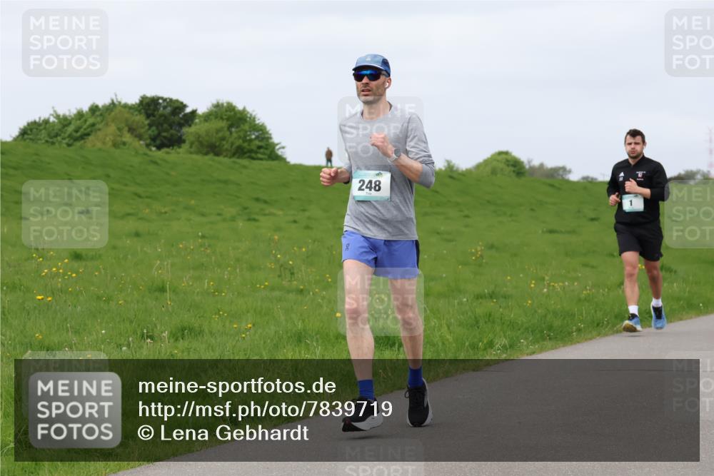 04.05.2025 - 8. Wedeler Halbmarathon Lena Gebhardt http://msf.ph/oto/7839719 04.05.2025 11:45:16 Laufen 248 meine-sportfotos.de