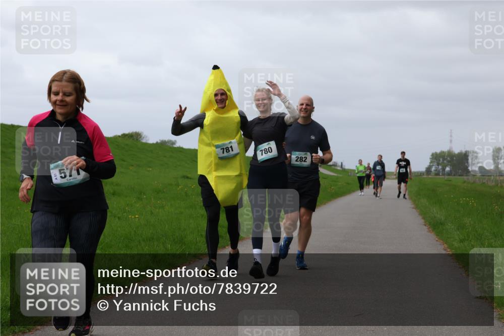 04.05.2025 - 8. Wedeler Halbmarathon Yannick Fuchs http://msf.ph/oto/7839722 04.05.2025 12:04:42 Laufen 571, 781, 780, 282 meine-sportfotos.de