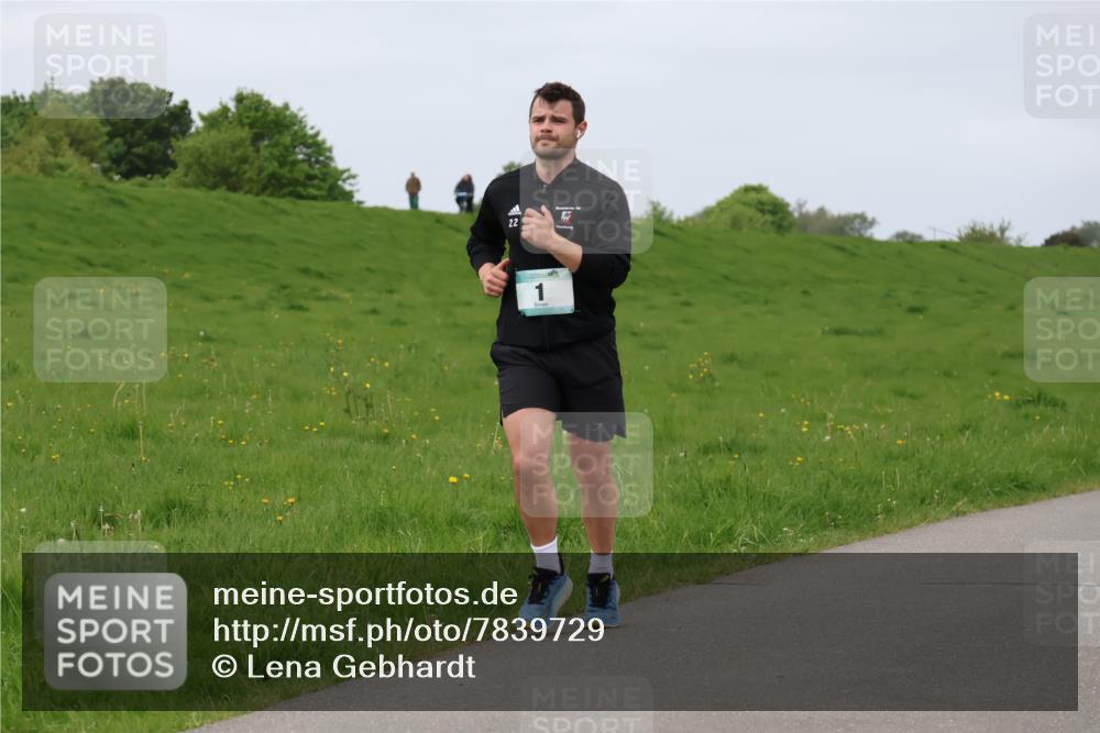 04.05.2025 - 8. Wedeler Halbmarathon Lena Gebhardt http://msf.ph/oto/7839729 04.05.2025 11:45:18 Laufen 22 meine-sportfotos.de