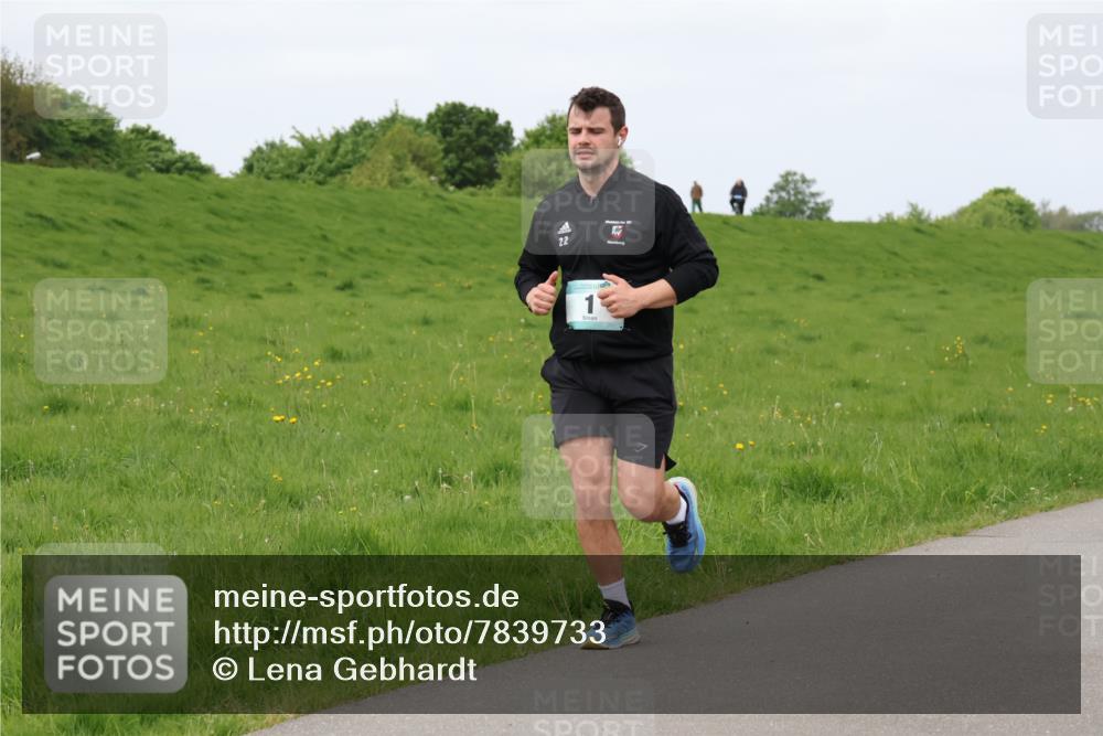 04.05.2025 - 8. Wedeler Halbmarathon Lena Gebhardt http://msf.ph/oto/7839733 04.05.2025 11:45:19 Laufen 22, 1 meine-sportfotos.de