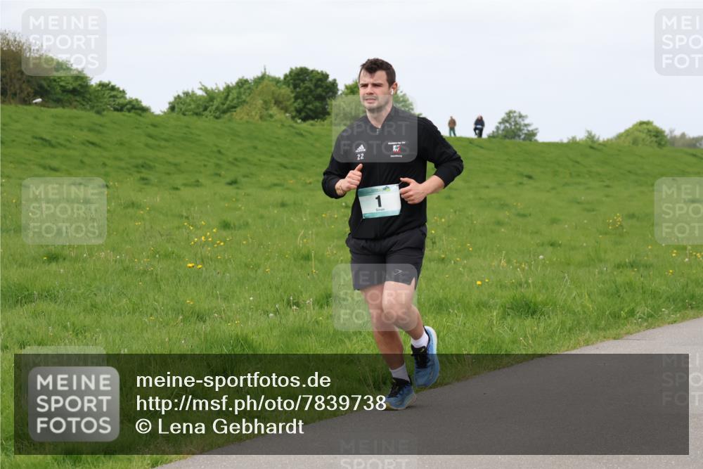 04.05.2025 - 8. Wedeler Halbmarathon Lena Gebhardt http://msf.ph/oto/7839738 04.05.2025 11:45:19 Laufen 22 meine-sportfotos.de
